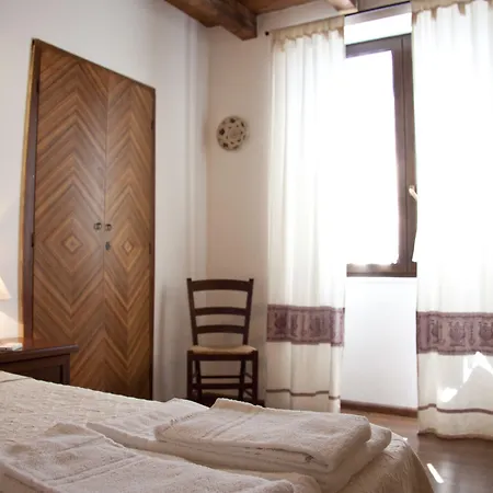 Oda ve Kahvaltı Cuscino E Cappuccino